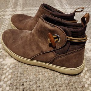 L.L. Bean Women's Mountainside Toggle Boots Size 8 M - Brown Leather
